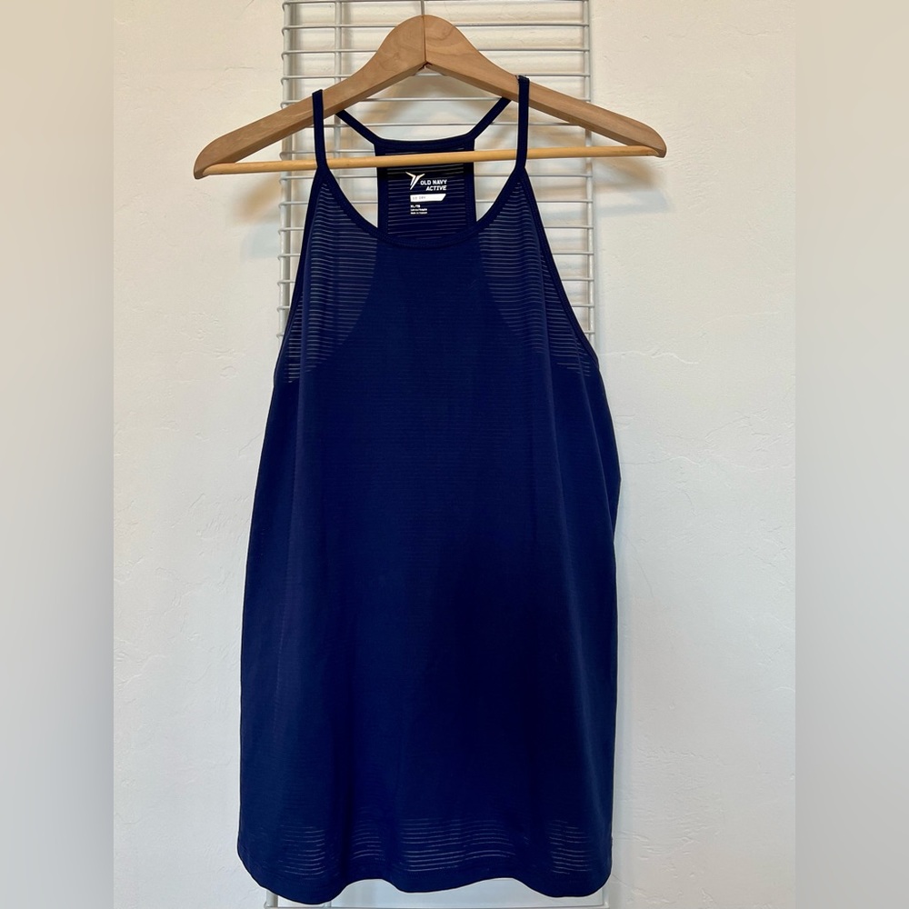 Old Navy size XL active top.